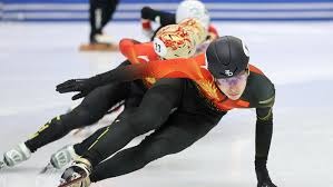 心理战术：如何在牌桌上制造“弱势”假象诱敌深入（牌桌心理学：示弱诱敌深入的实战策略）